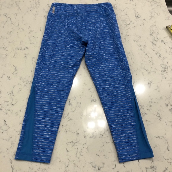 Zella Live-In Streamline Crops - Picture 4 of 7